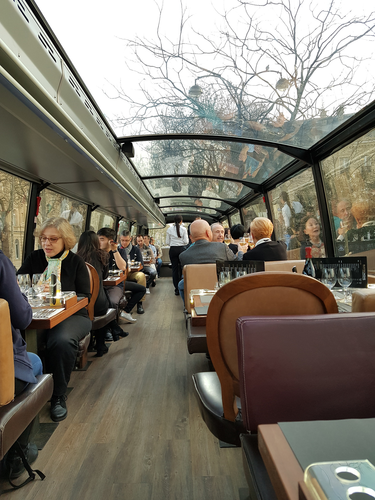 [BUSTRONOME] Dining Bus