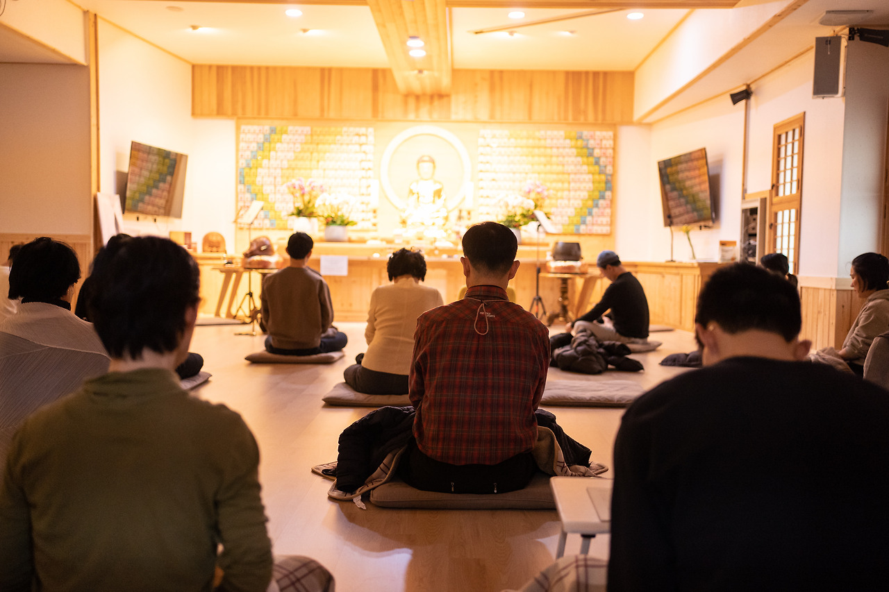 Online Buddhist meditation
