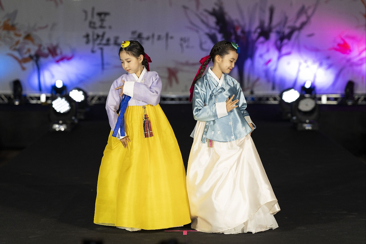 한 땀의 한복, 한 걸음의 성장