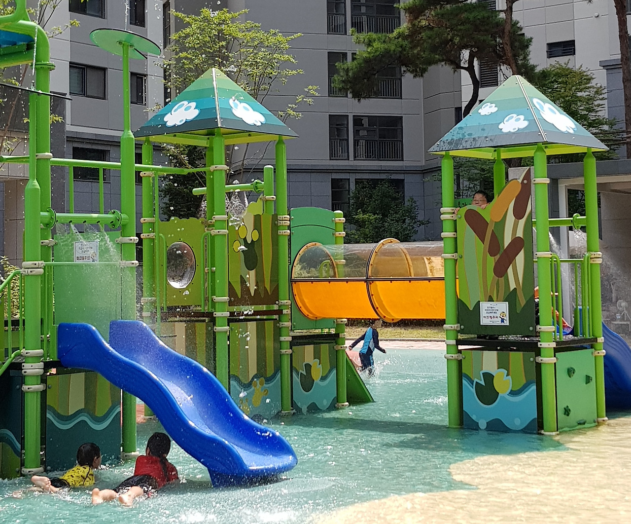 놀이터 보다 더 좋은 건 엄마아빠