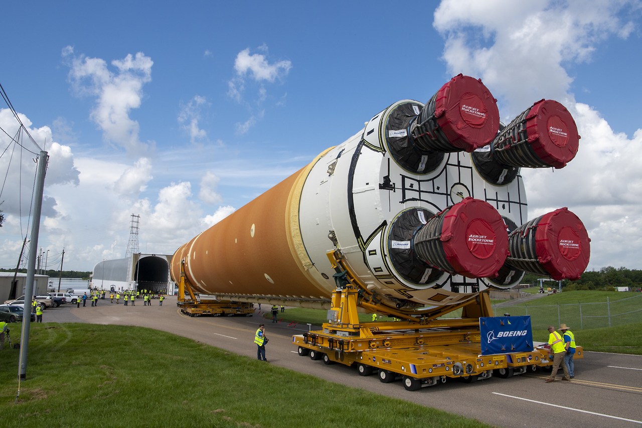 SLS:1980s Rocket at 2050 Price