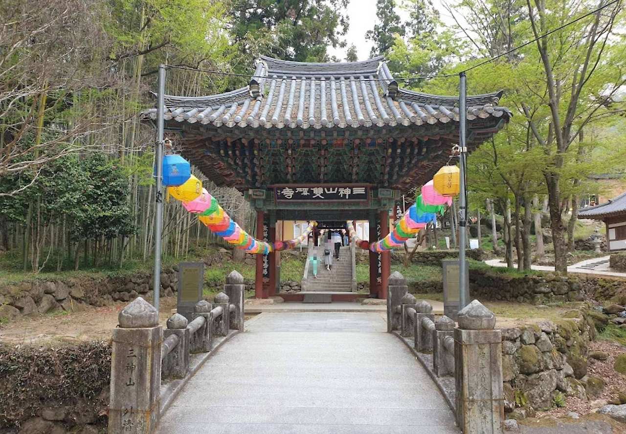 가을에 가면 근심걱정 다 사라지는 국내 사찰 여행지
