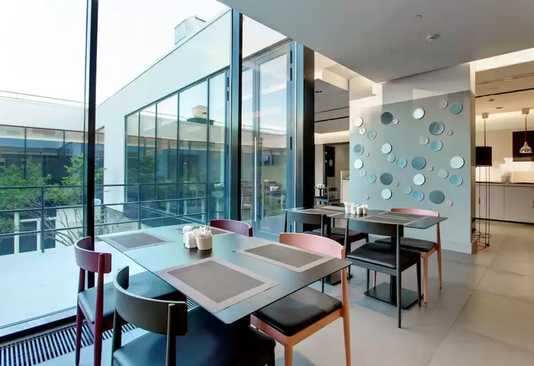 Russia_Vladvostok_AZIMUT Hotel Vladivostok_Restaurant.png