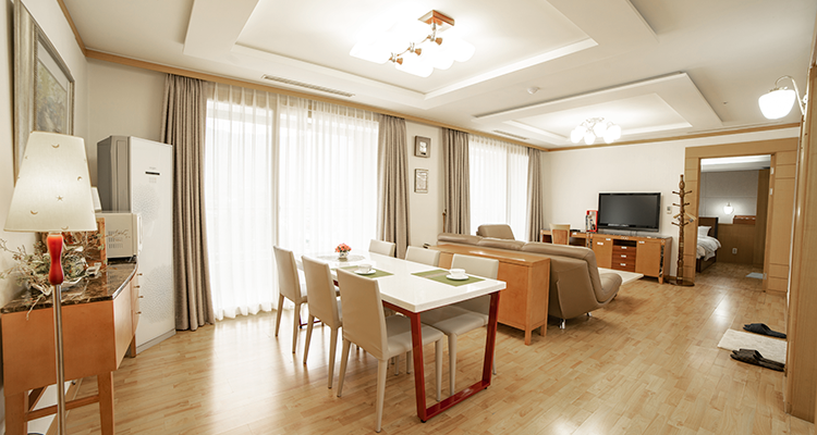 12. Korea_Gurye_THE-K JIRISAN FAMILY HOTEL_Room.png