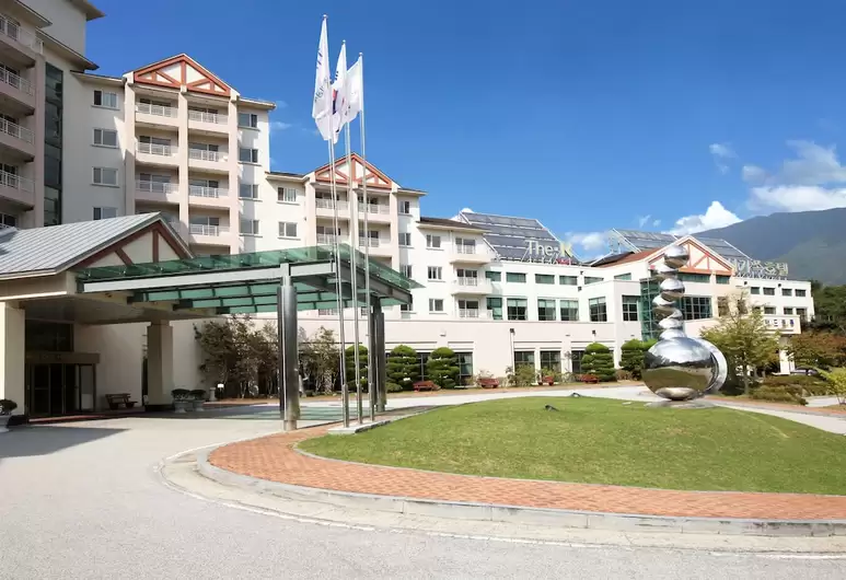 11. Korea_Gurye_THE-K JIRISAN FAMILY HOTEL_Exterior.png