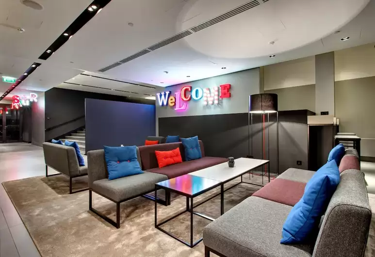 11. Russia_Vladvostok_AZIMUT Hotel Vladivostok_Lobby_02.png