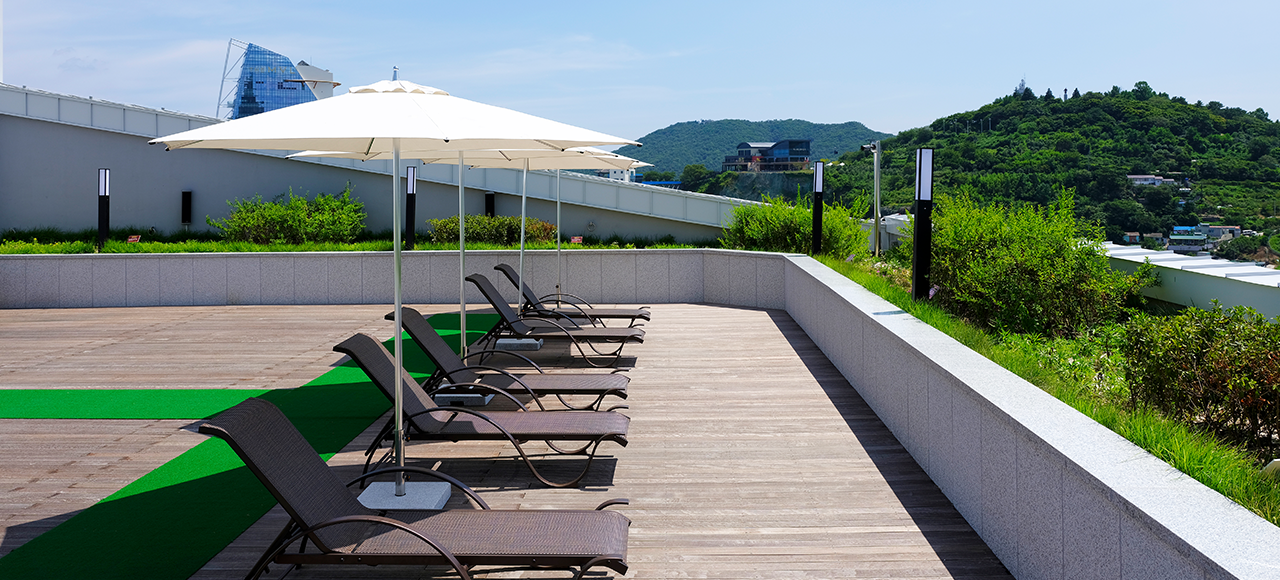 14. Korea_Yeosu_Venazia_Rooftop_lounge.png