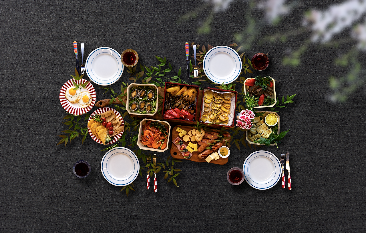 잔치상과 와인상 샘플 사진.png