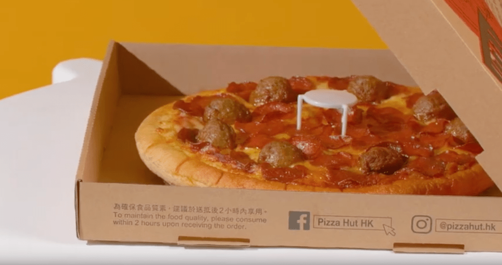 ikea-pizza-hut-table-pizza-sava-2.png