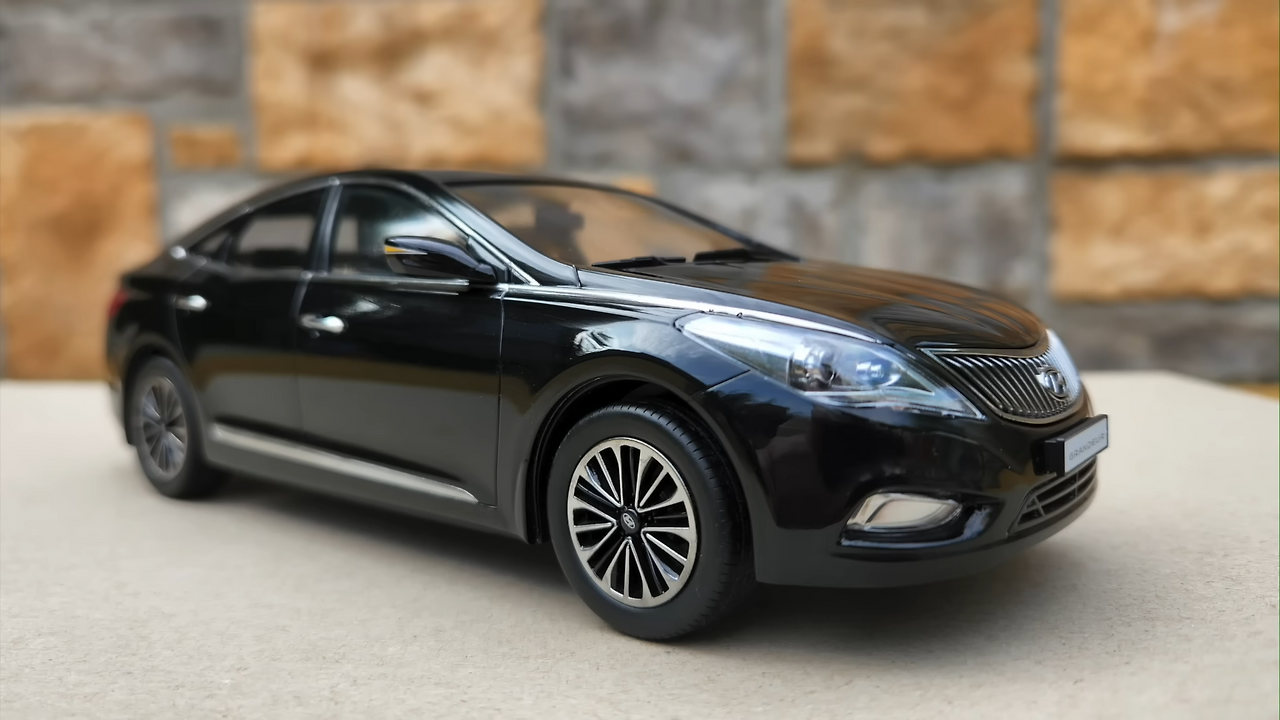 그랜저 오너에게 똑같은 차를 만들어줘봤습니다 (Academy 1_24 Hyundai Grandeur HG) 26-9 screenshot.png