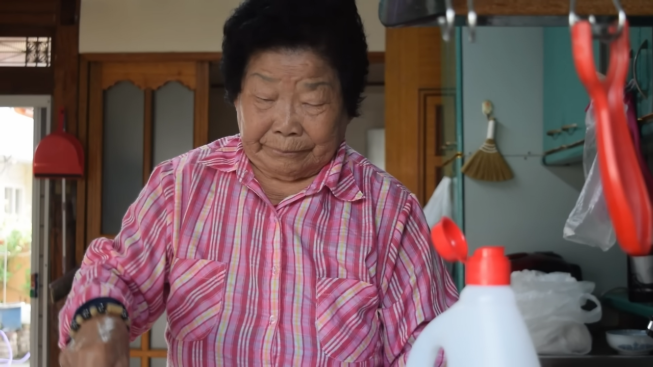 다 먹어야 집에 갈 수 있다 _ 시골할매 4-23 screenshot.png