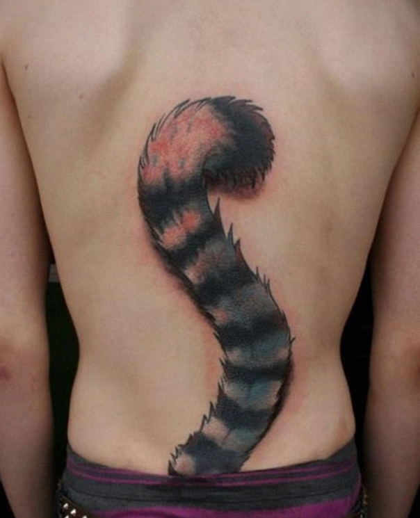 Amazimg-Tattoo-with-clever-idea-in-lower-back-13.png