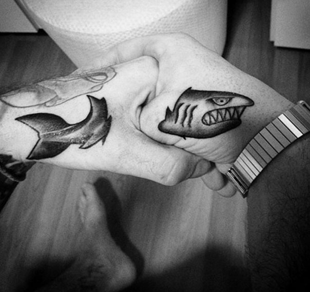 Amazimg-FishTattoo-in-hand-20.png