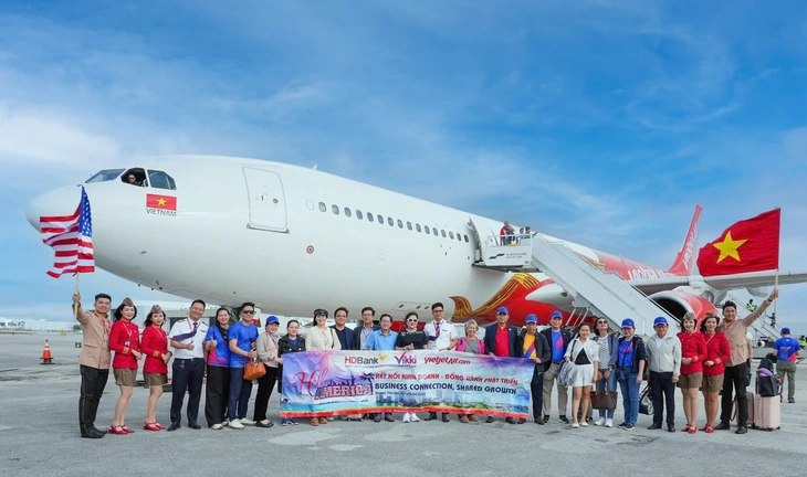 미국 가는 기업인들_출처 HD뱅크.png