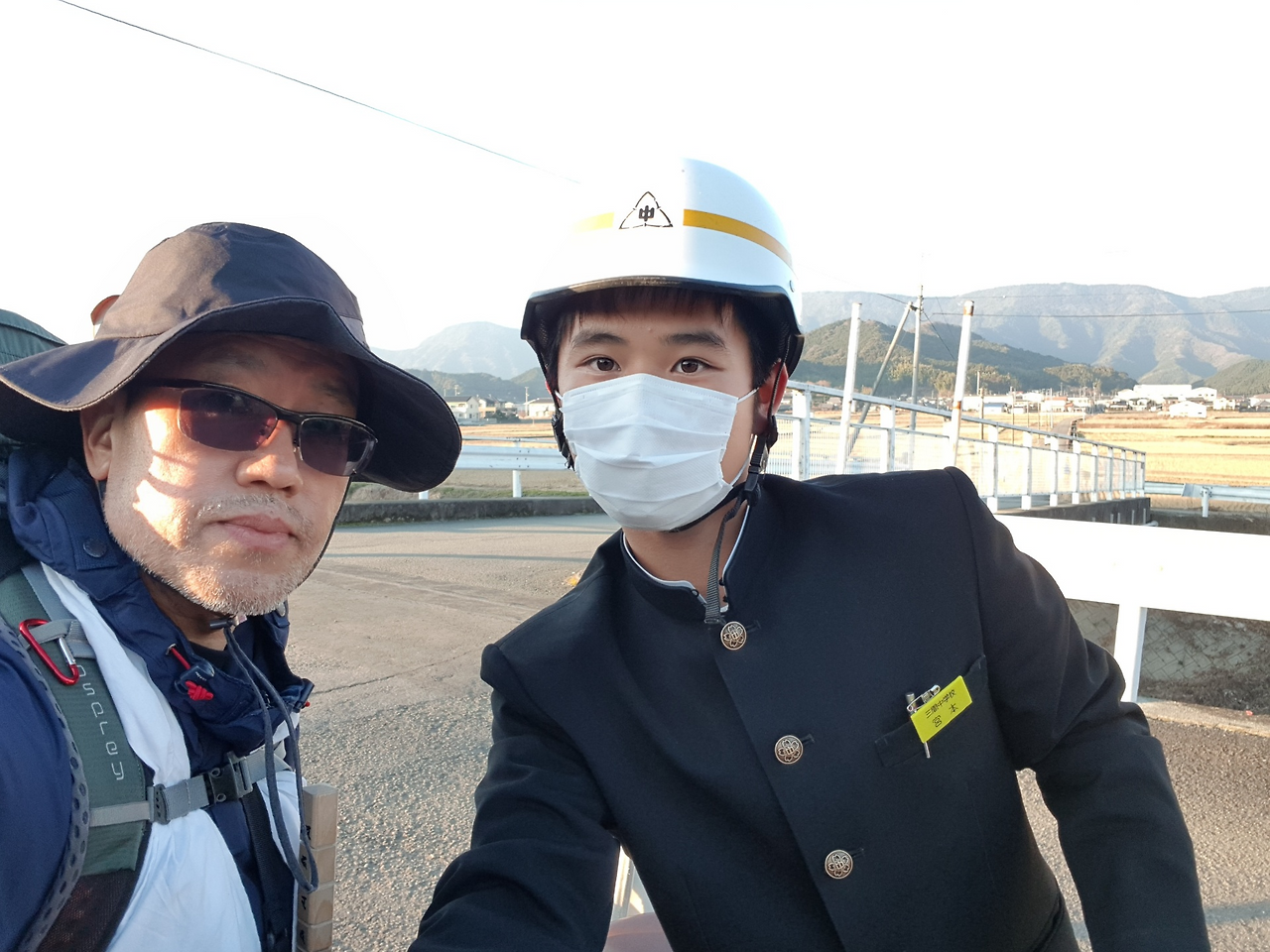 10일(안내해주는 학생).png