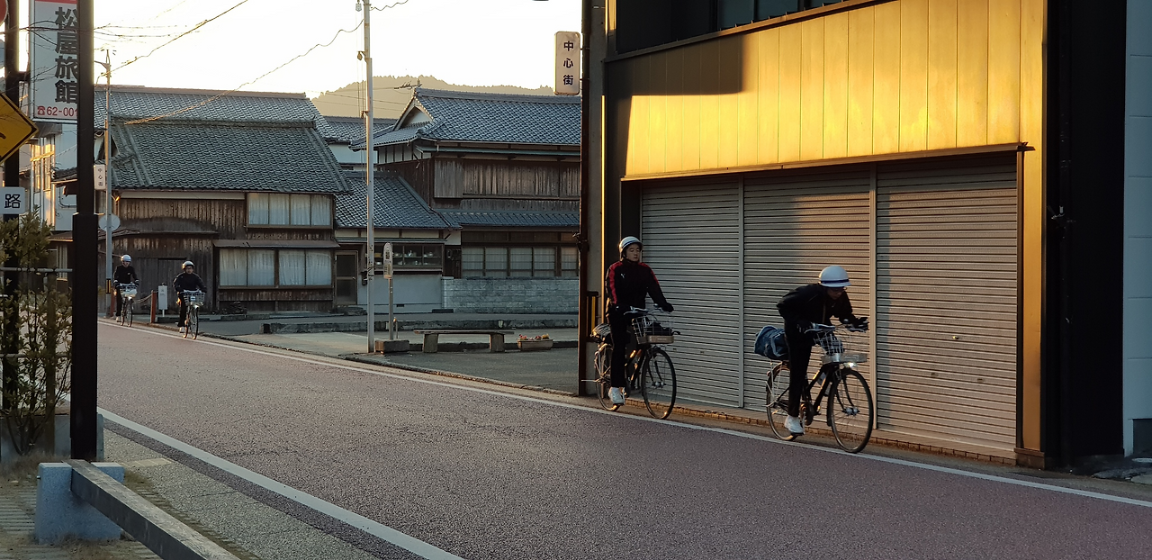 10일(아침 등교 풍경).png