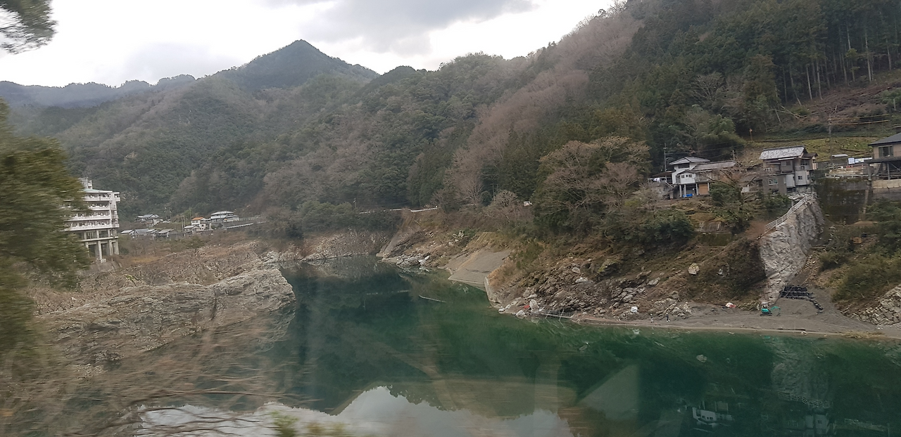 13일(차창밖 풍경).png