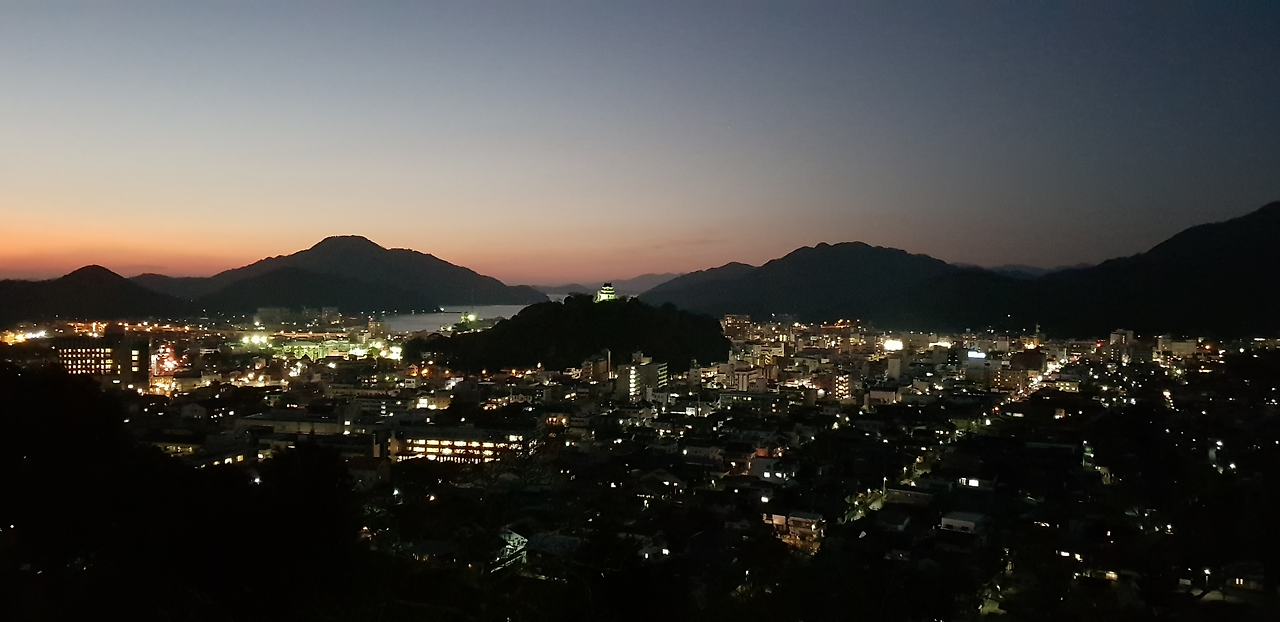 10일(우와지마 시 야경).png