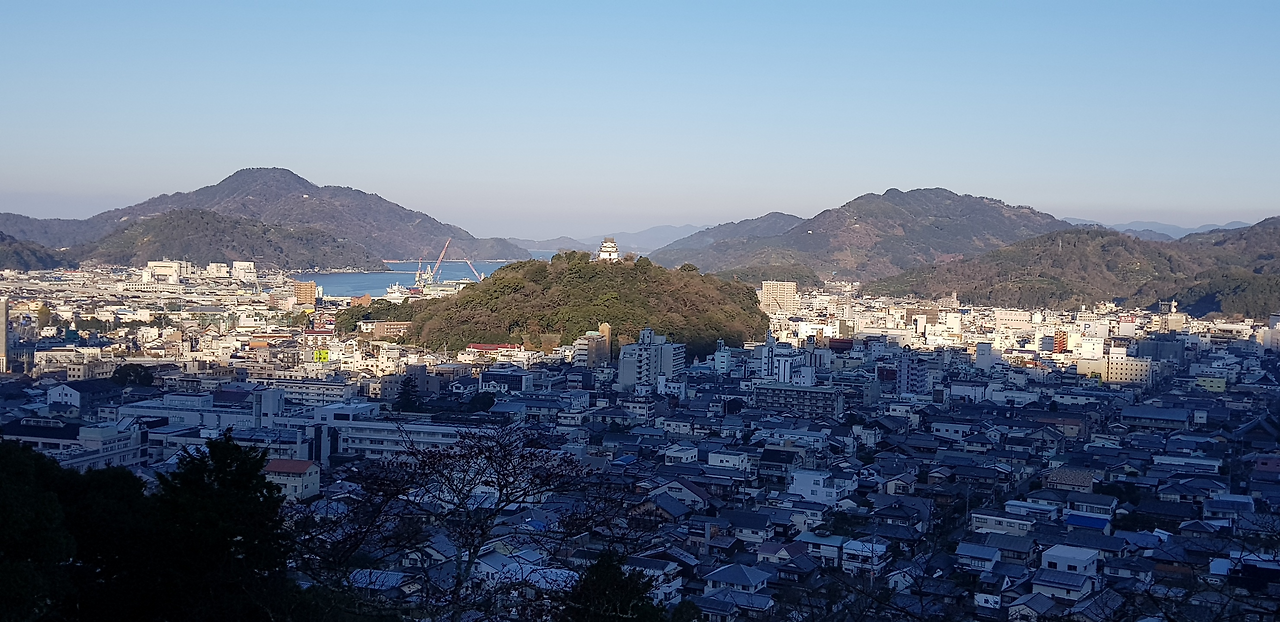 11일(우와지마 시내와 성 전경).png