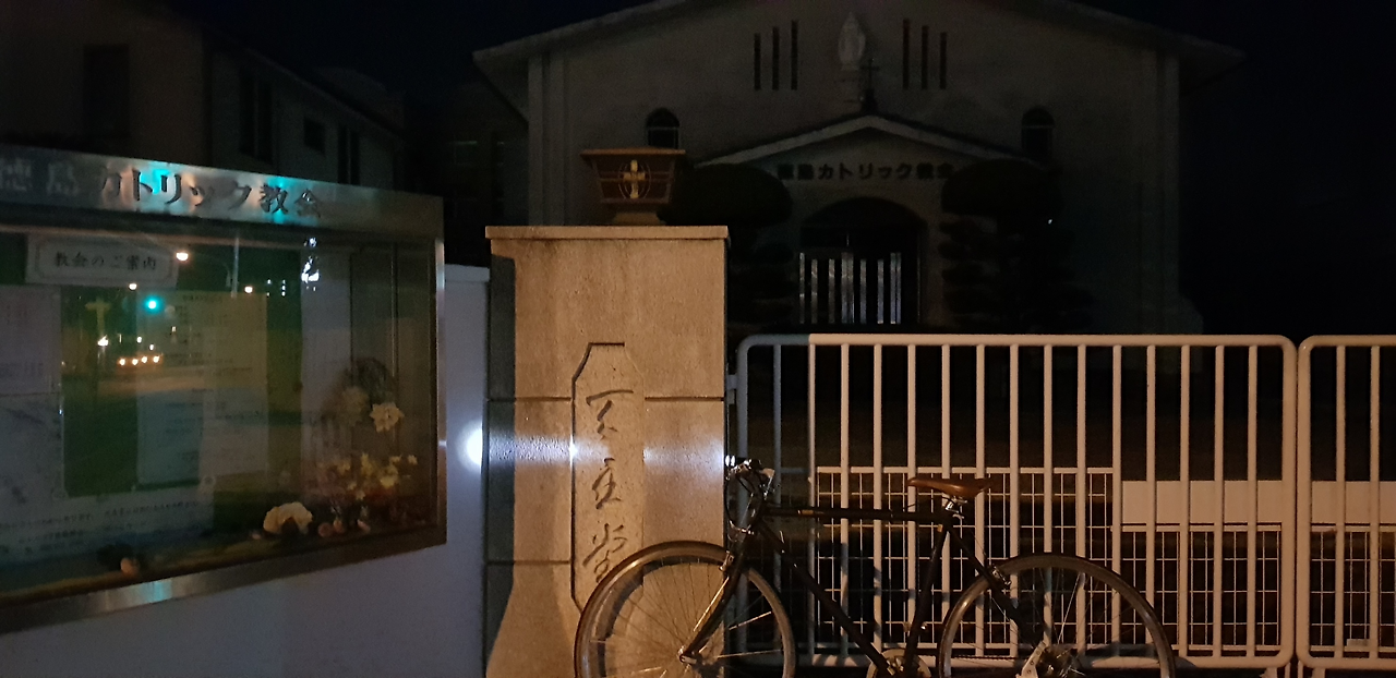 19일(성당 앞).png