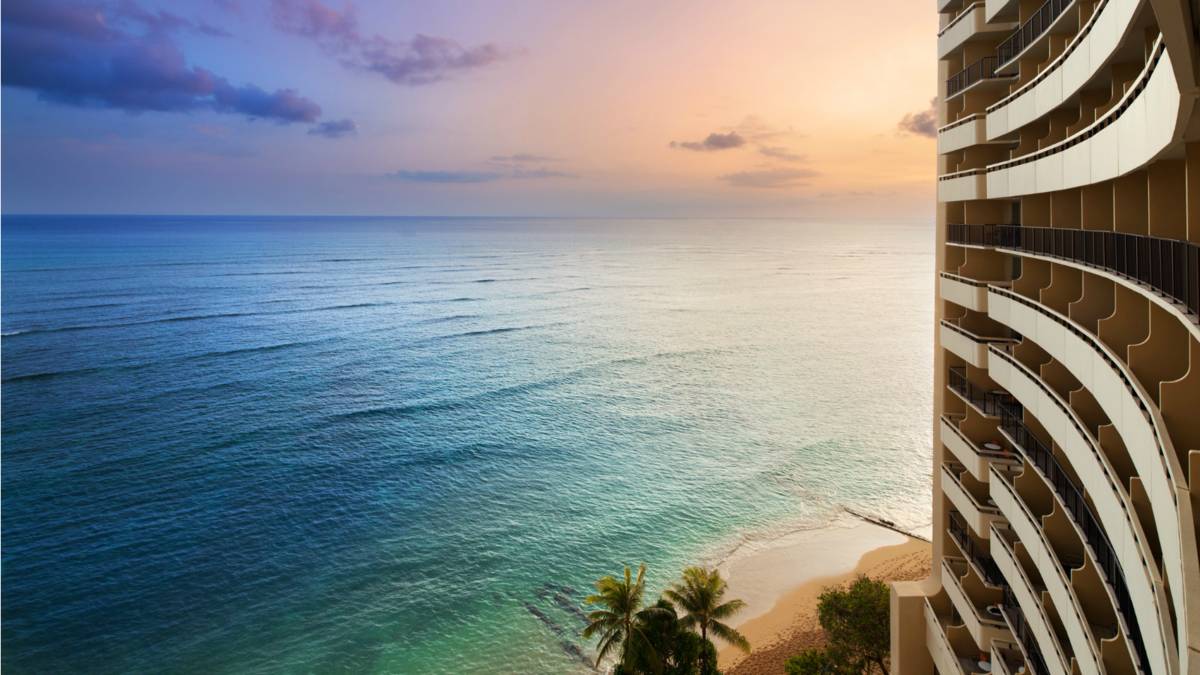 waikiki-beach-hotels-balcony-sunset.png