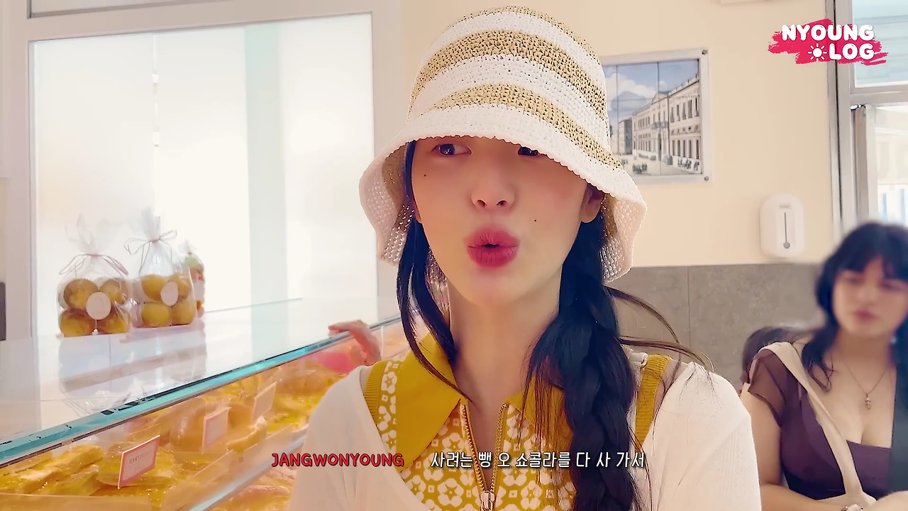 [IVE LOG] WONYOUNG in SPAIN �   NYOUNG LOG.mp4_000339380.png