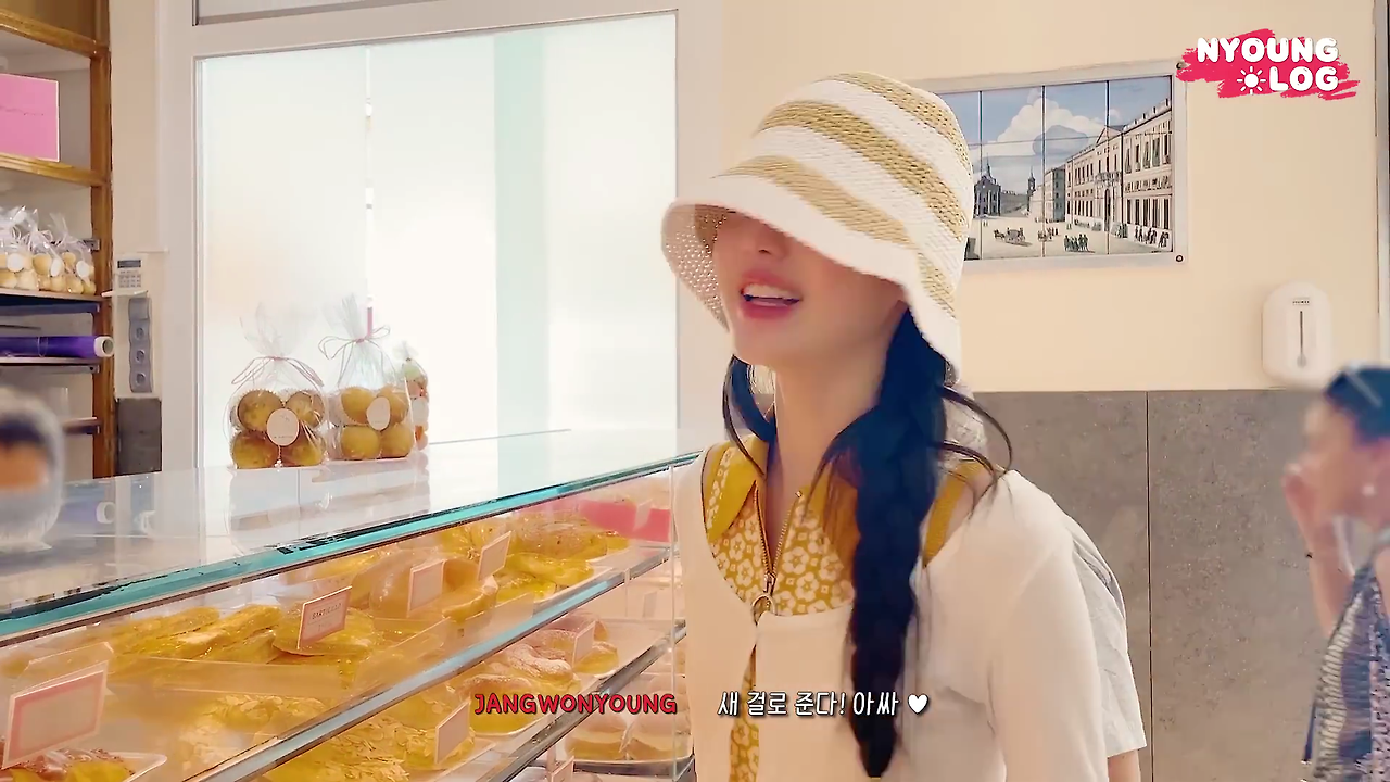 [IVE LOG] WONYOUNG in SPAIN �   NYOUNG LOG.mp4_000336168.png