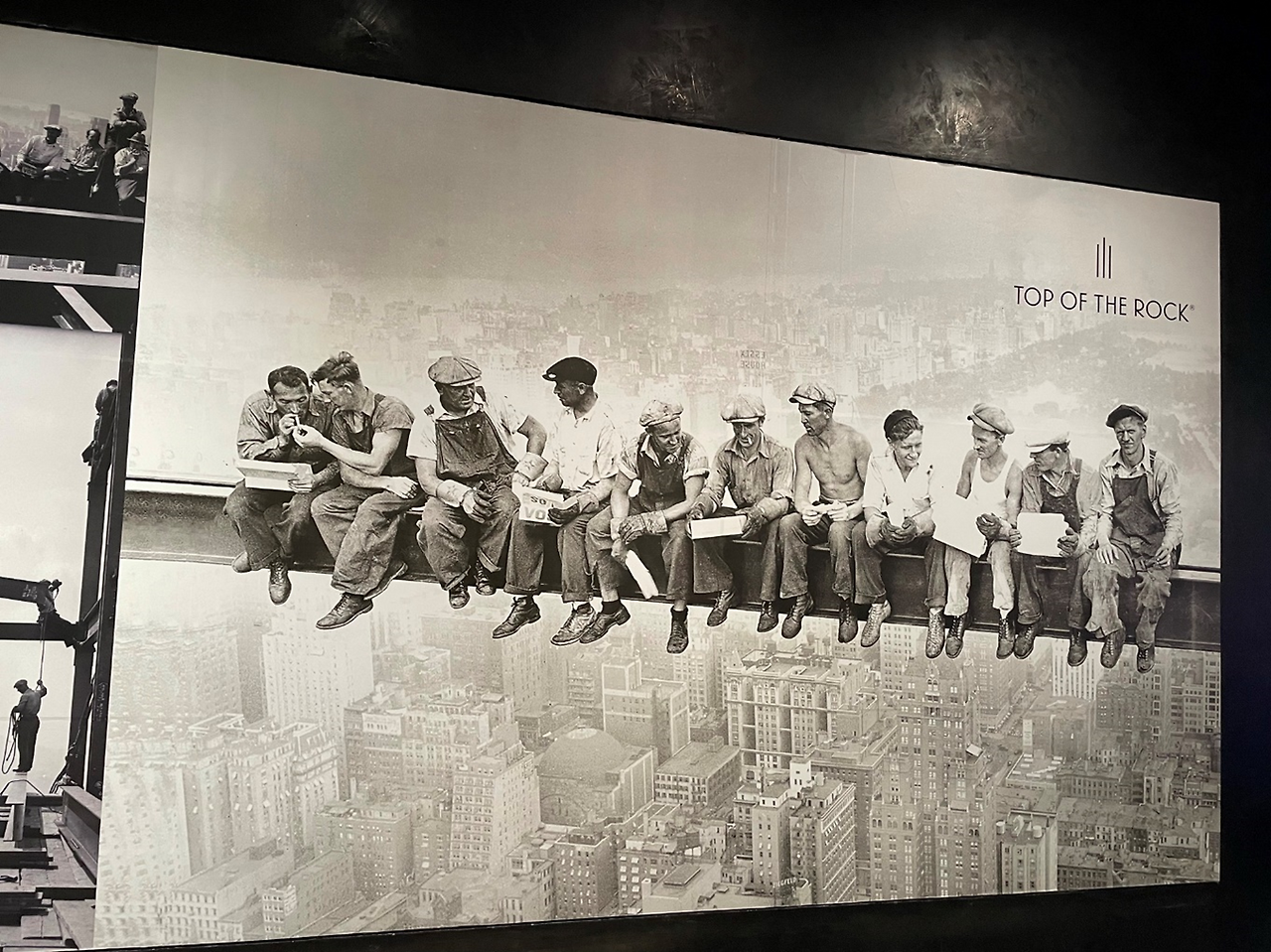 그림 2. 마천루 꼭대기의 점심식사.png