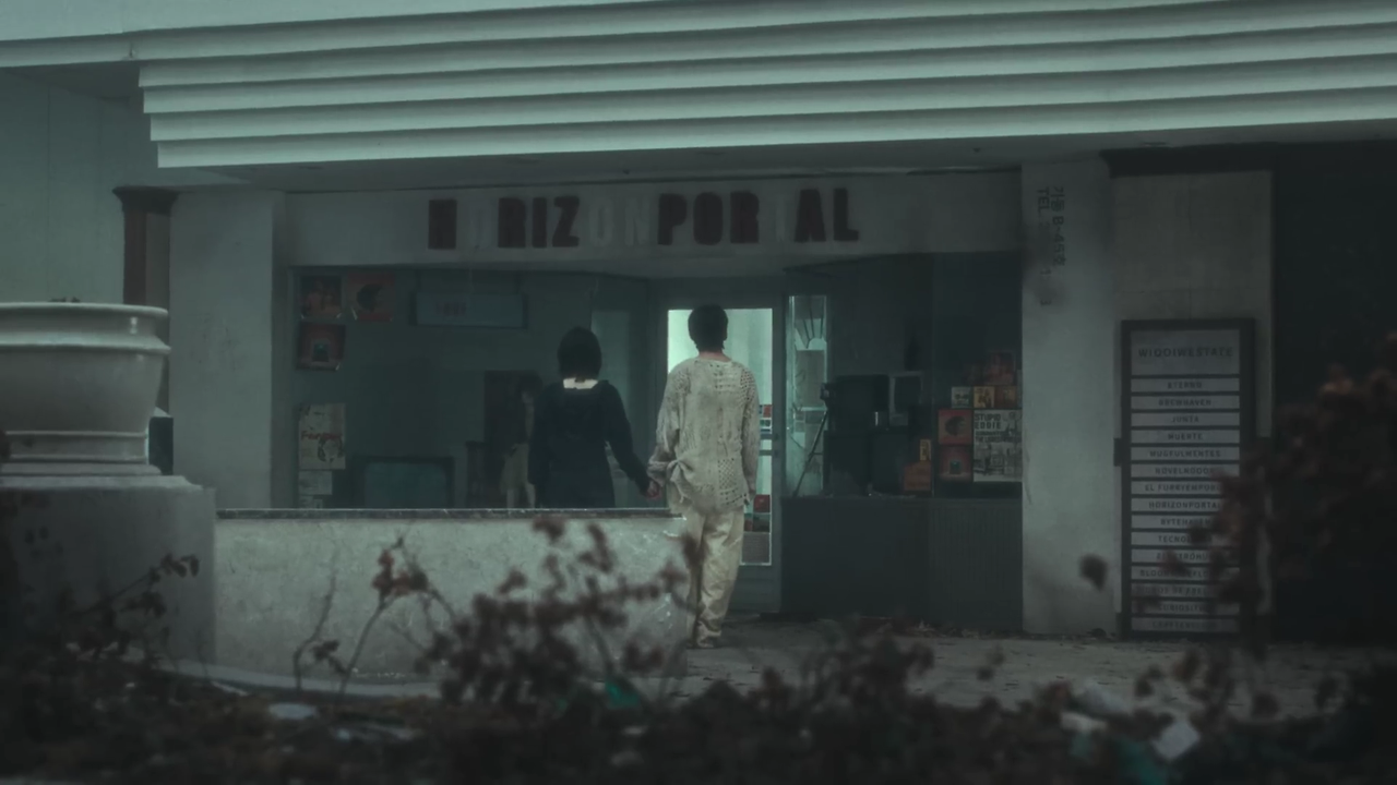 SnapSave.io-IU 'Love wins all' MV-(1080p).mp4_000062228.png