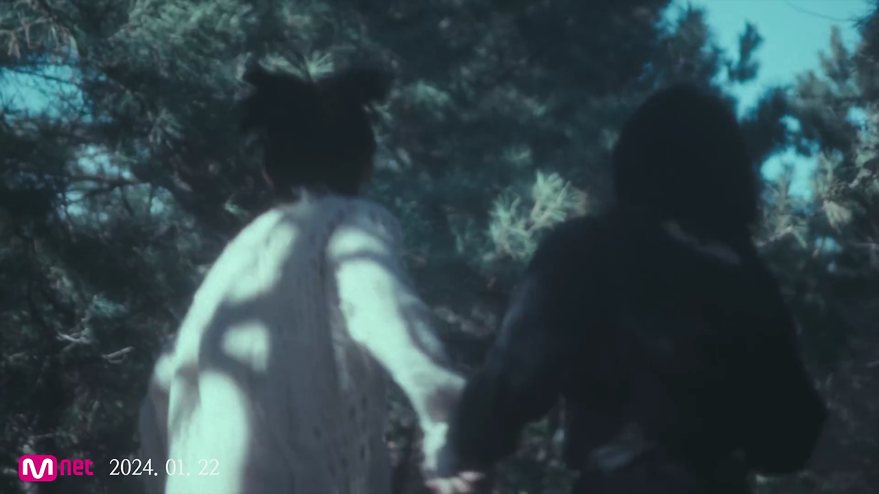 SnapSave.io-IU 'Love wins all' MV-(1080p).mp4_000002293.png