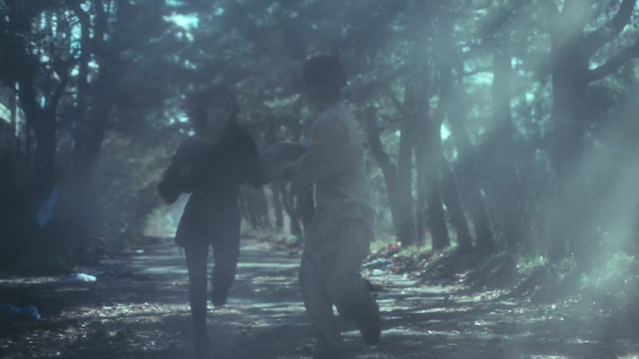 SnapSave.io-IU 'Love wins all' MV-(1080p).mp4_000010093.png