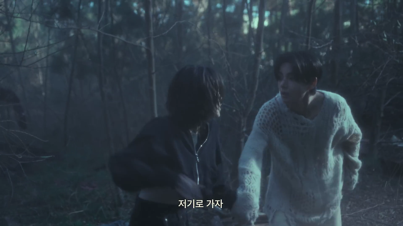 SnapSave.io-IU 'Love wins all' MV-(1080p).mp4_000026359.png