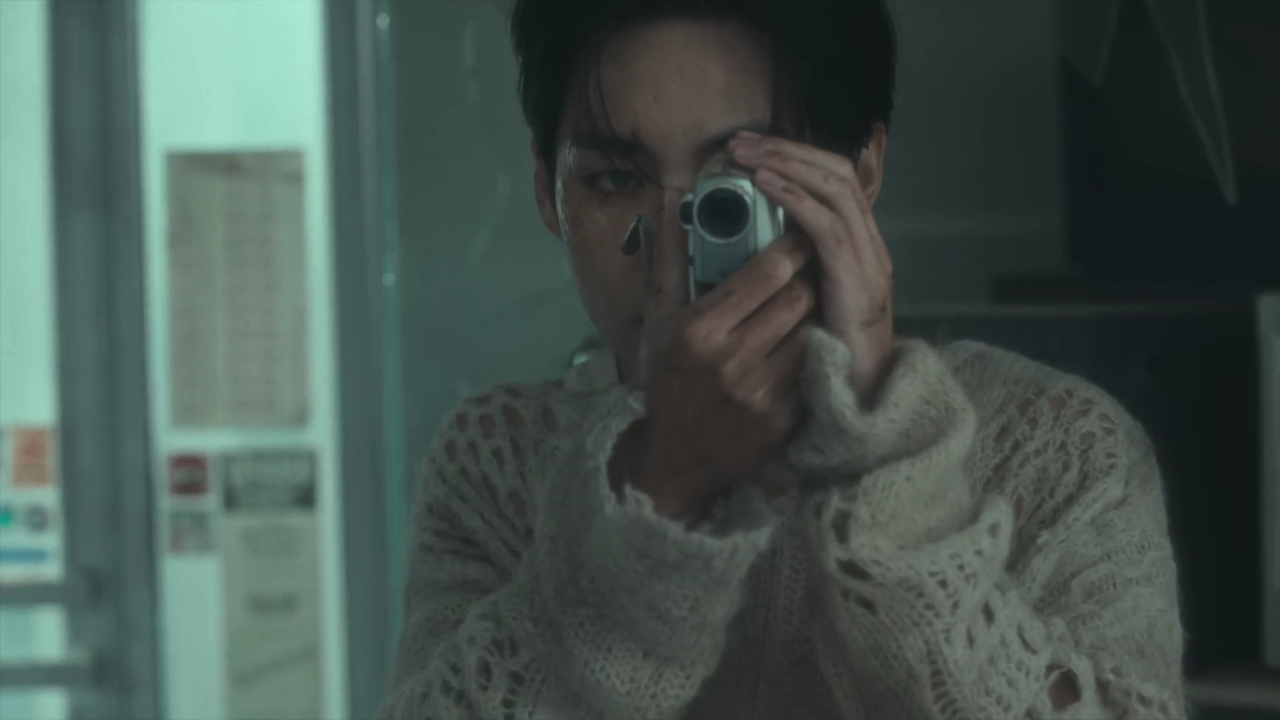 SnapSave.io-IU 'Love wins all' MV-(1080p).mp4_000075033.png