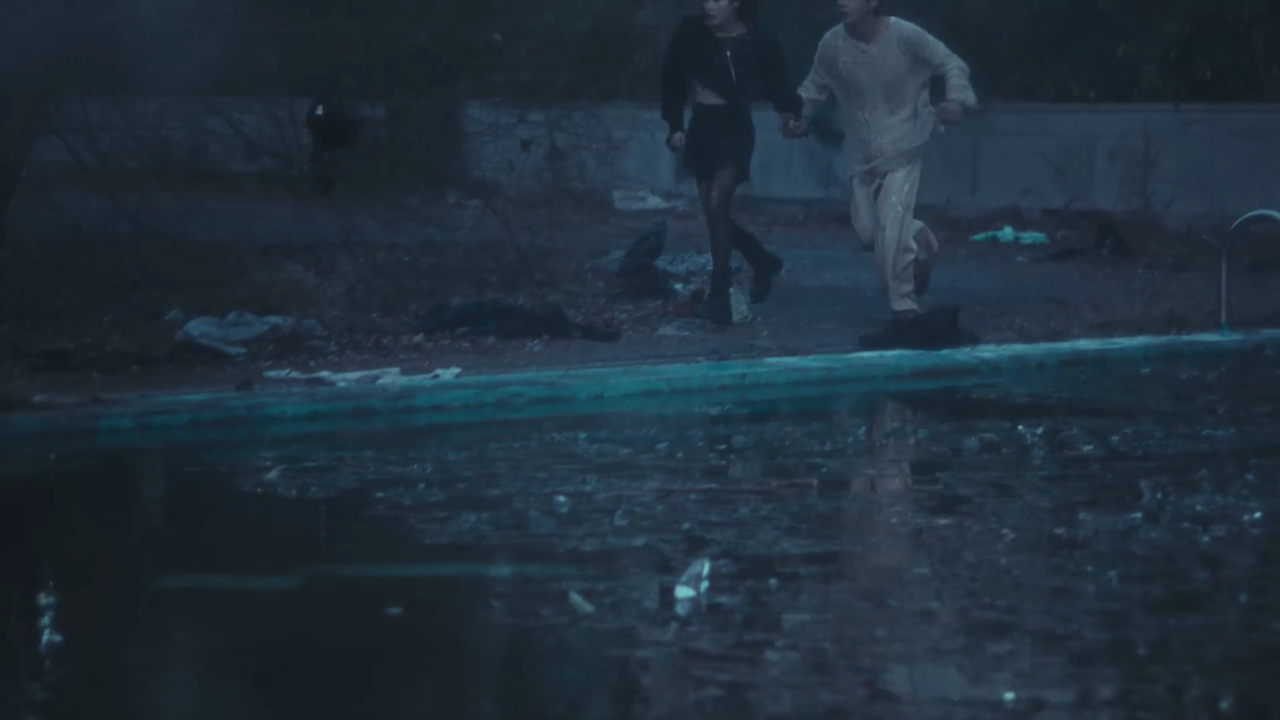 SnapSave.io-IU 'Love wins all' MV-(1080p).mp4_000029946.png