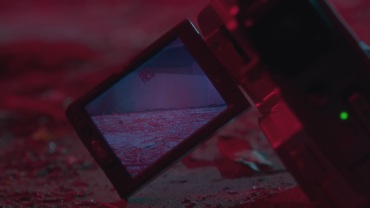 SnapSave.io-IU 'Love wins all' MV-(1080p).mp4_000285493.png