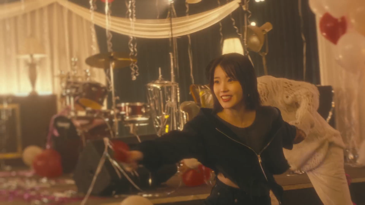 SnapSave.io-IU 'Love wins all' MV-(1080p).mp4_000152569.png