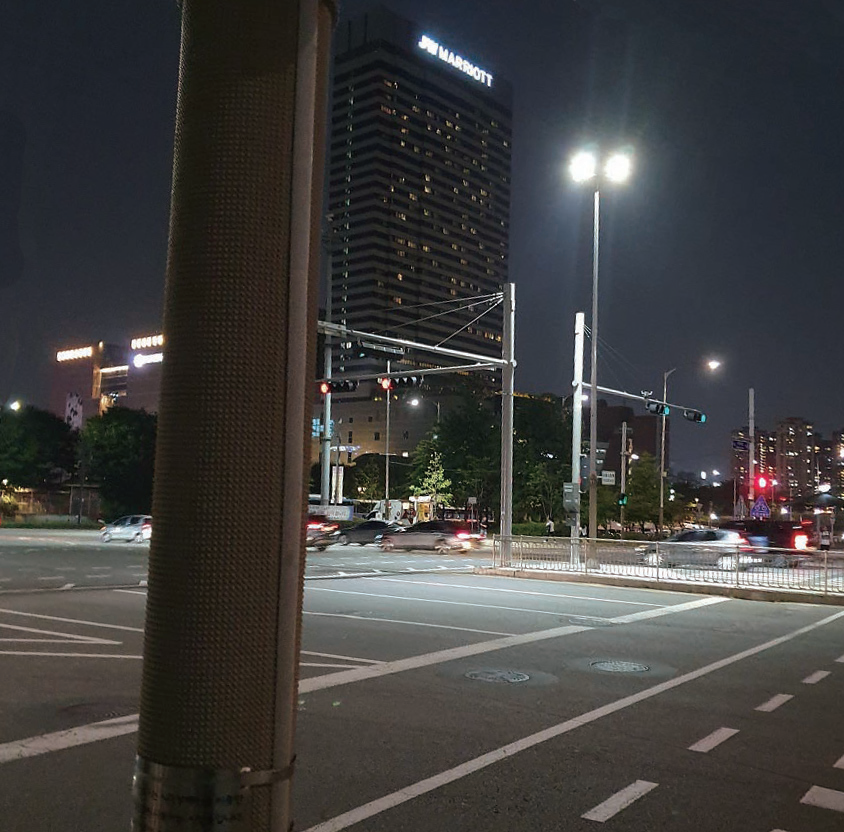 맞춤법 수정_내지_거리를두는사람들_200921_수정.png