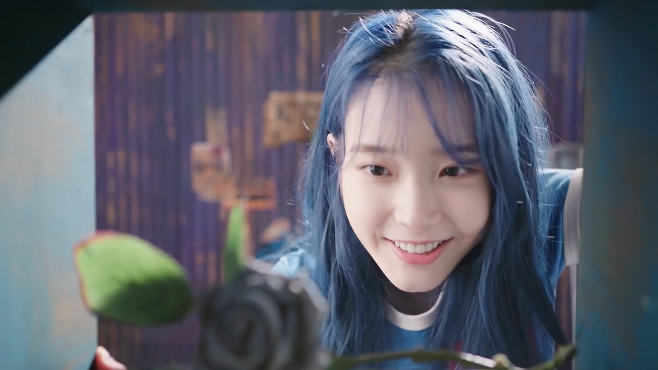 iu-bluming.mp4 - 00.27.193.png