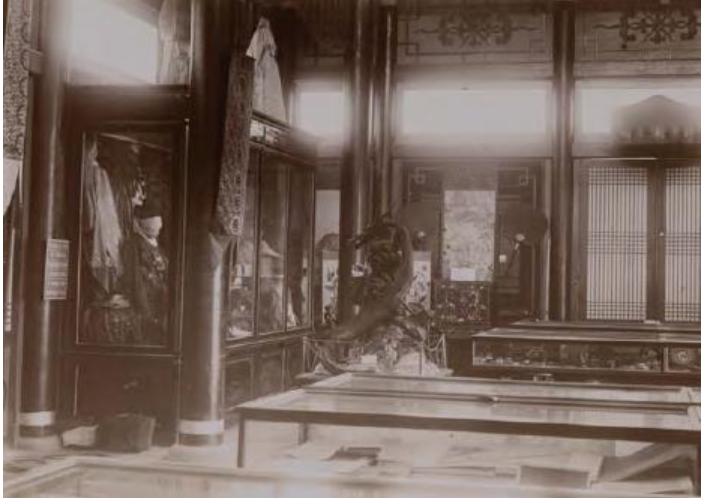 2.파리만국박람회_한국관 내부.png