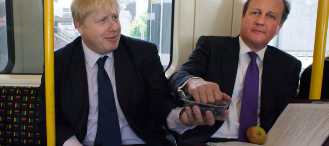 보리스 존슨과 캐머런 전 총리.png