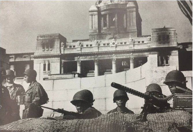 625 중앙청 앞_임응식.png