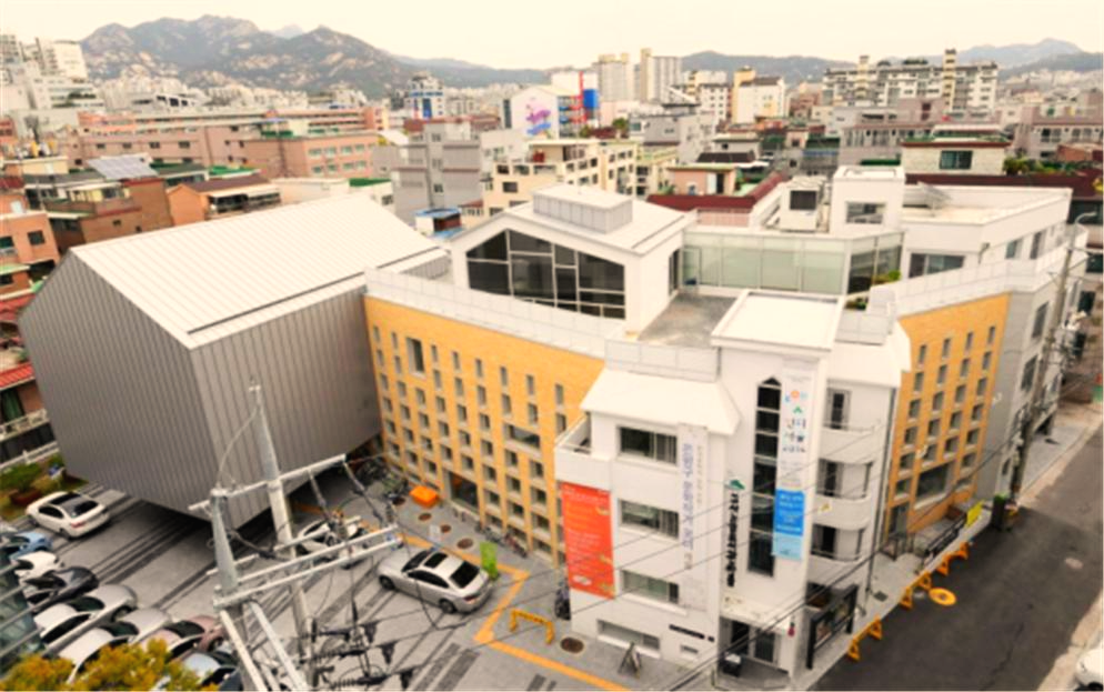 건물과 건물을 이어 만든 구산동 도서관 마을.png