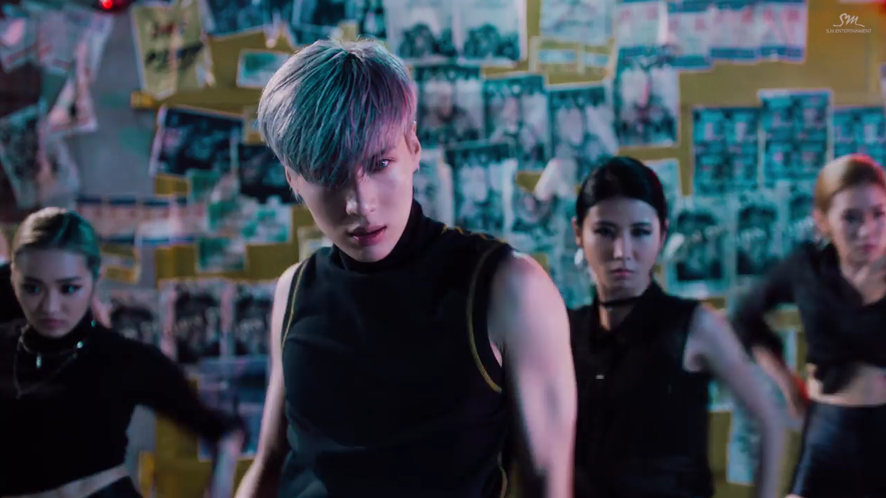 TAEMIN 태민 'MOVE' #1 MV.mp4_000066691.png