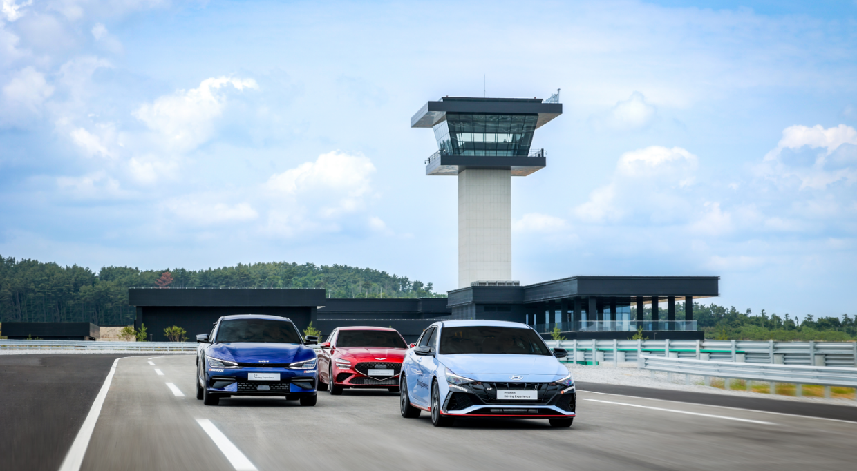 HMG_Experience Center_01.png