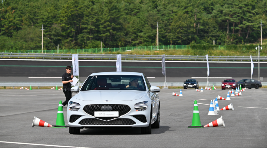 HMG_Experience Center_03.png