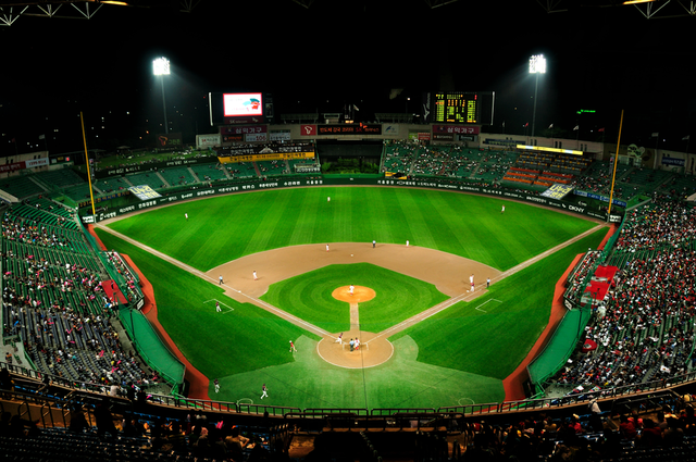 640px-Munhak_baseball_stadium_2012.png