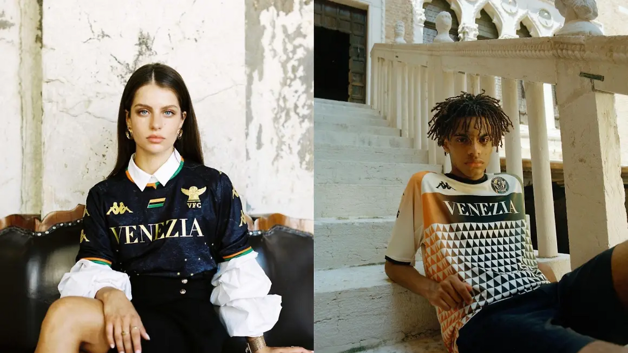 Venezia FC 2021-22 Kit.png