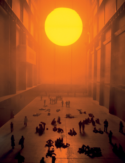 (날씨 프로젝트)단파장 전등, 알루미늄, 헤이즈 머신 2003 런던 테이트모던 설치 장면 Photo_ Andrew Dunkley& Leith.png