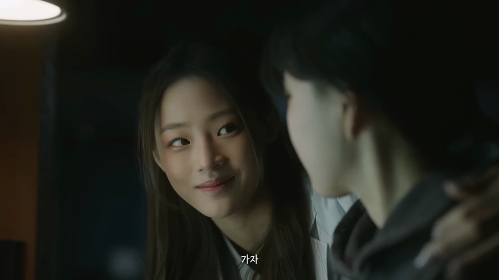 NewJeans (뉴진스) 'OMG' Official MV.mp4_20230106_160115.762.png