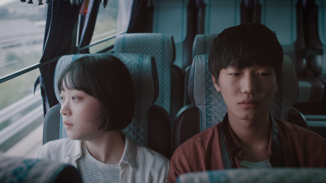 위태로워야 했던 건 오직 우리뿐 스틸1.png